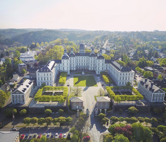 本斯伯格城堡Schloss Bensberg 可居住的城堡与米其林三星